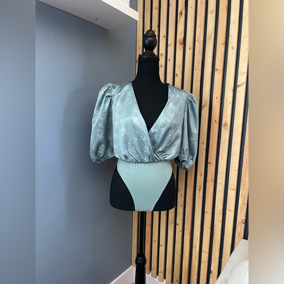 Forever 21 Floral Bodysuit - Picture 3 of 9